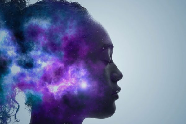ممارس التنويم الإيحائي